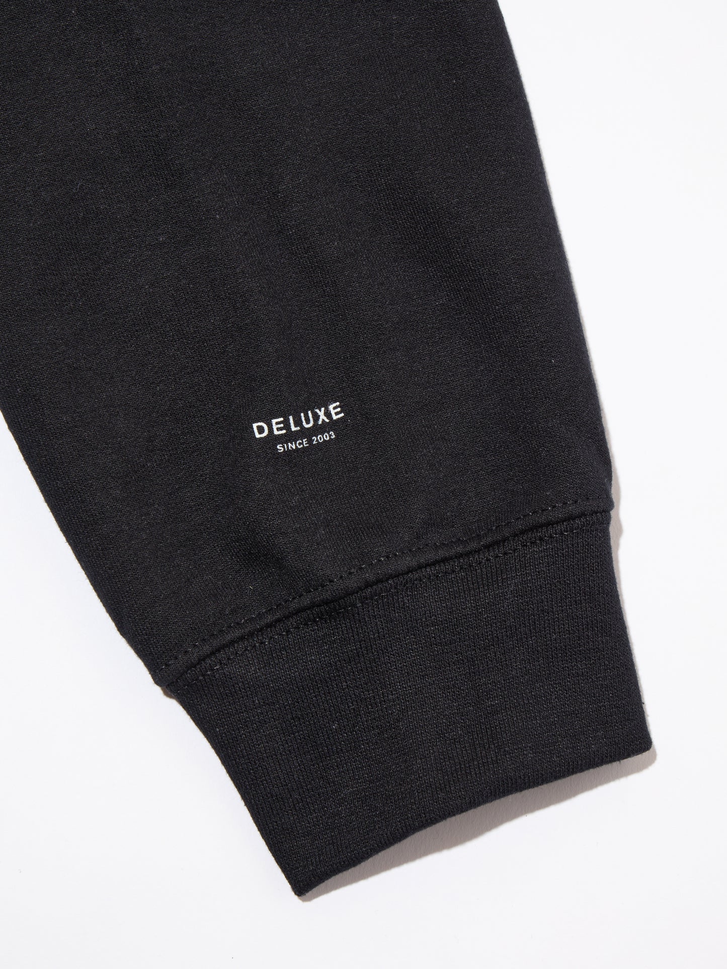 DELUXE x THE Warriors LOGO HOODIE BLACK