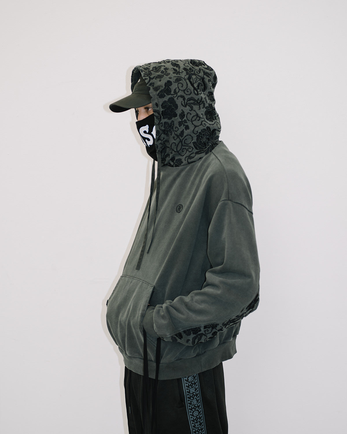 DELUXE x Evisen Botanic HOODIE BLACK