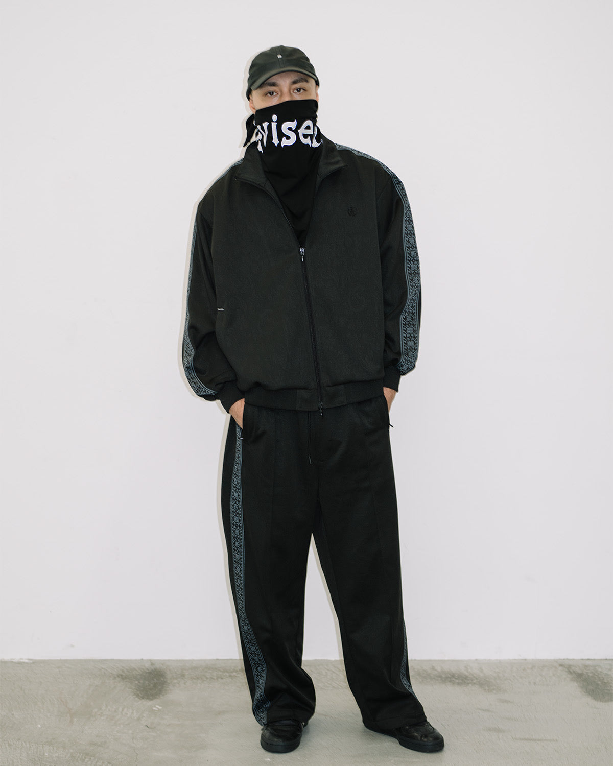 DELUXE x Evisen BotanicTracksuit JKT BLACK