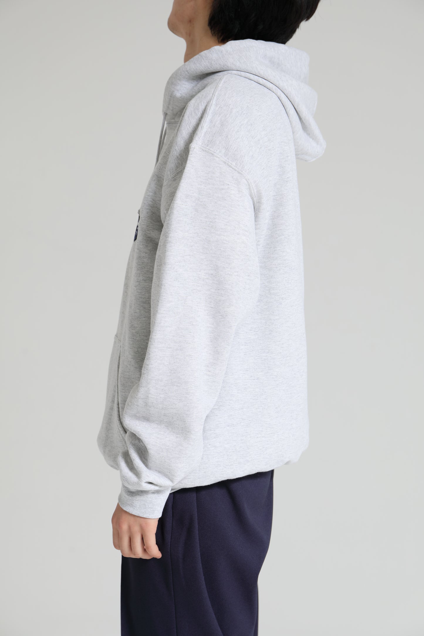DELUXE x THE Warriors LOGO HOODIE GRAY