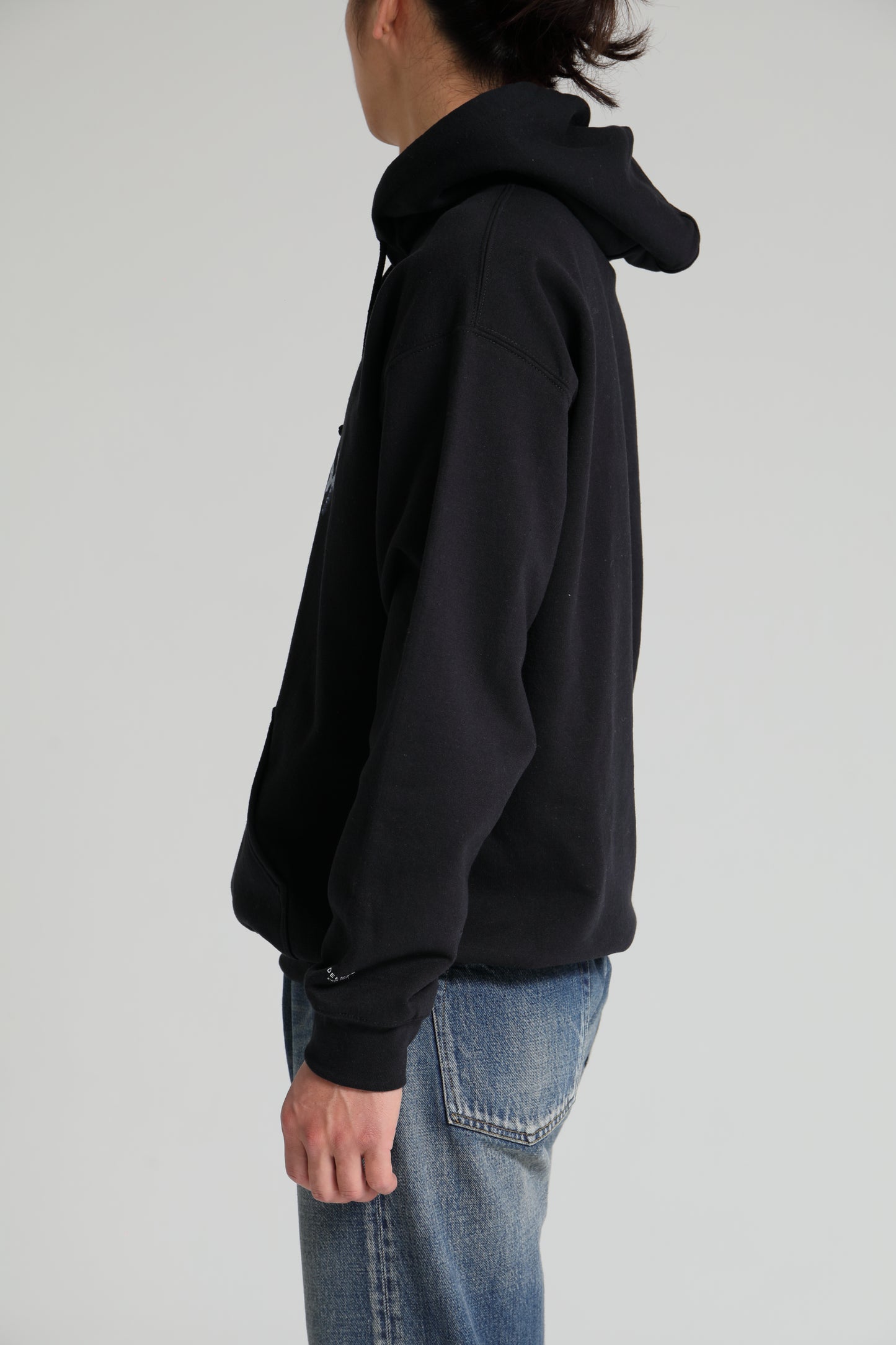 DELUXE x THE Warriors LOGO HOODIE BLACK