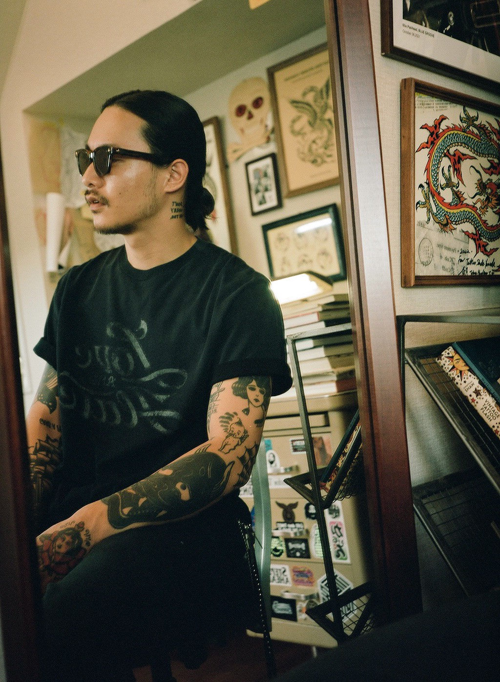 TATTOO STUDIO YAMADA x DELUXE TEE BLACK – DELUXE2003