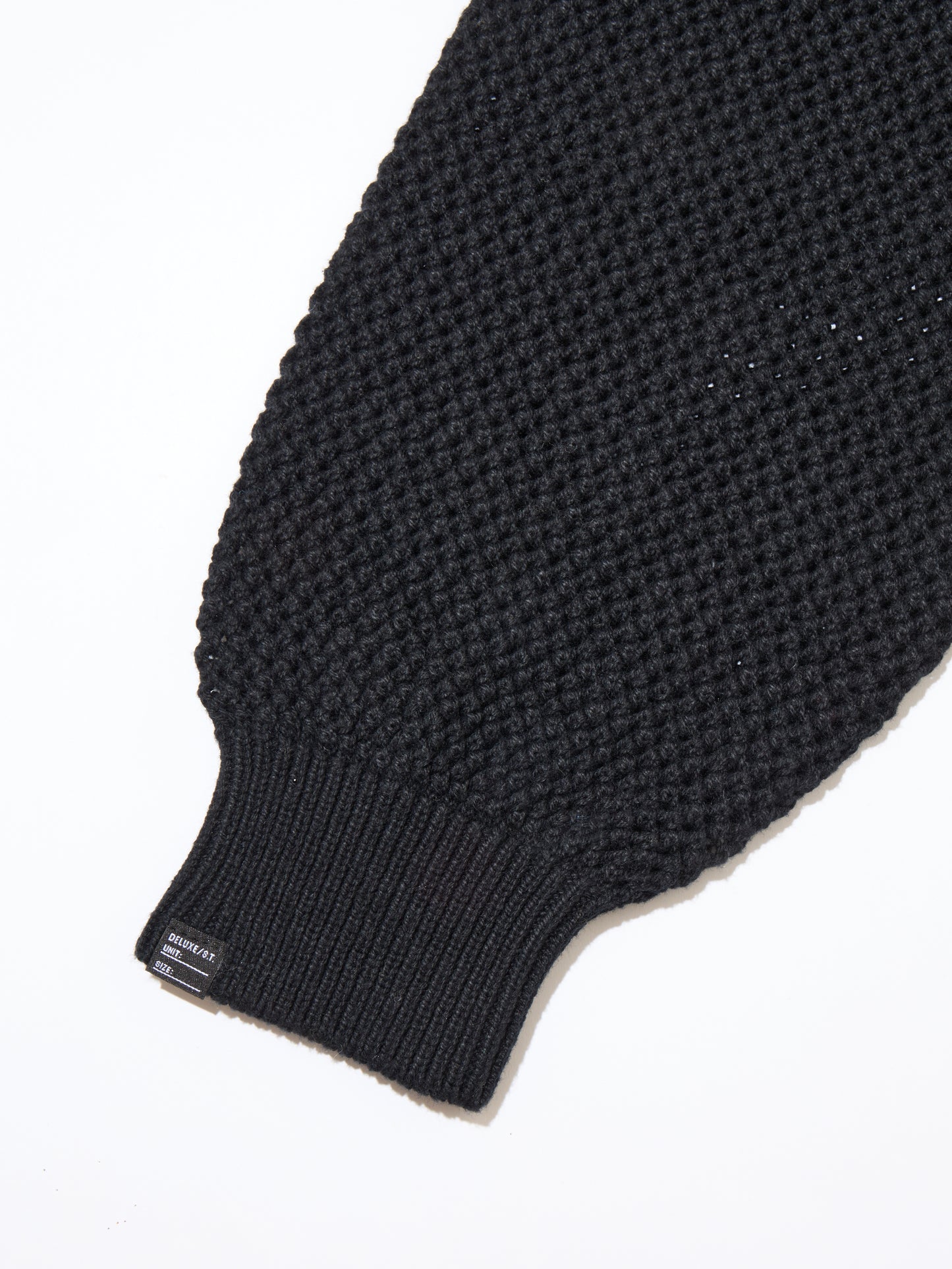 TANGLE BLACK