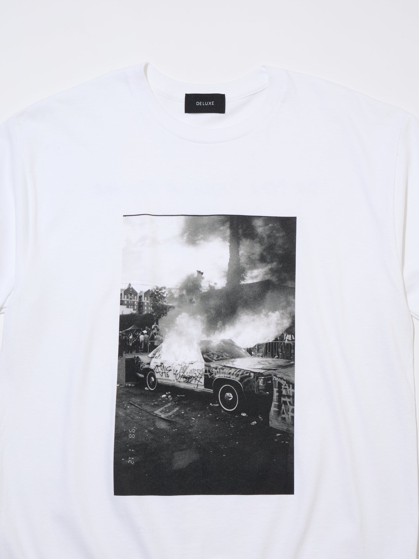 DELUXE x Allan Potter TEE WHITE