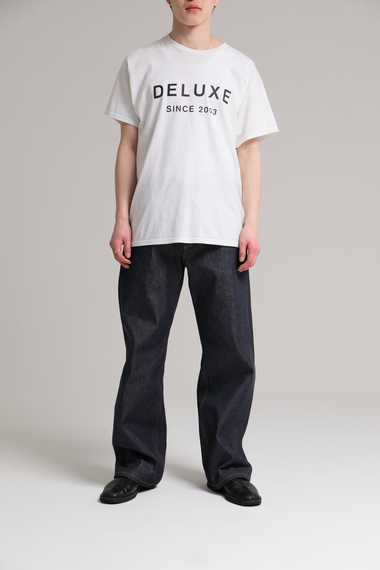 DELUXE LOGO TEE　WHITE