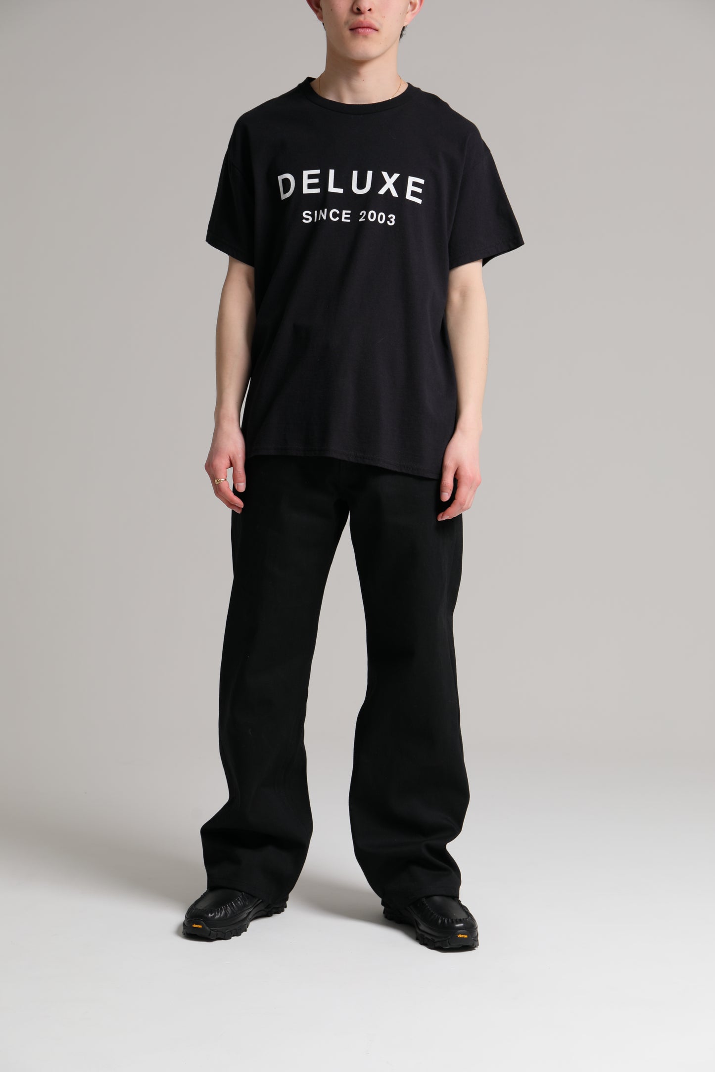 DELUXE LOGO TEE　BLACK