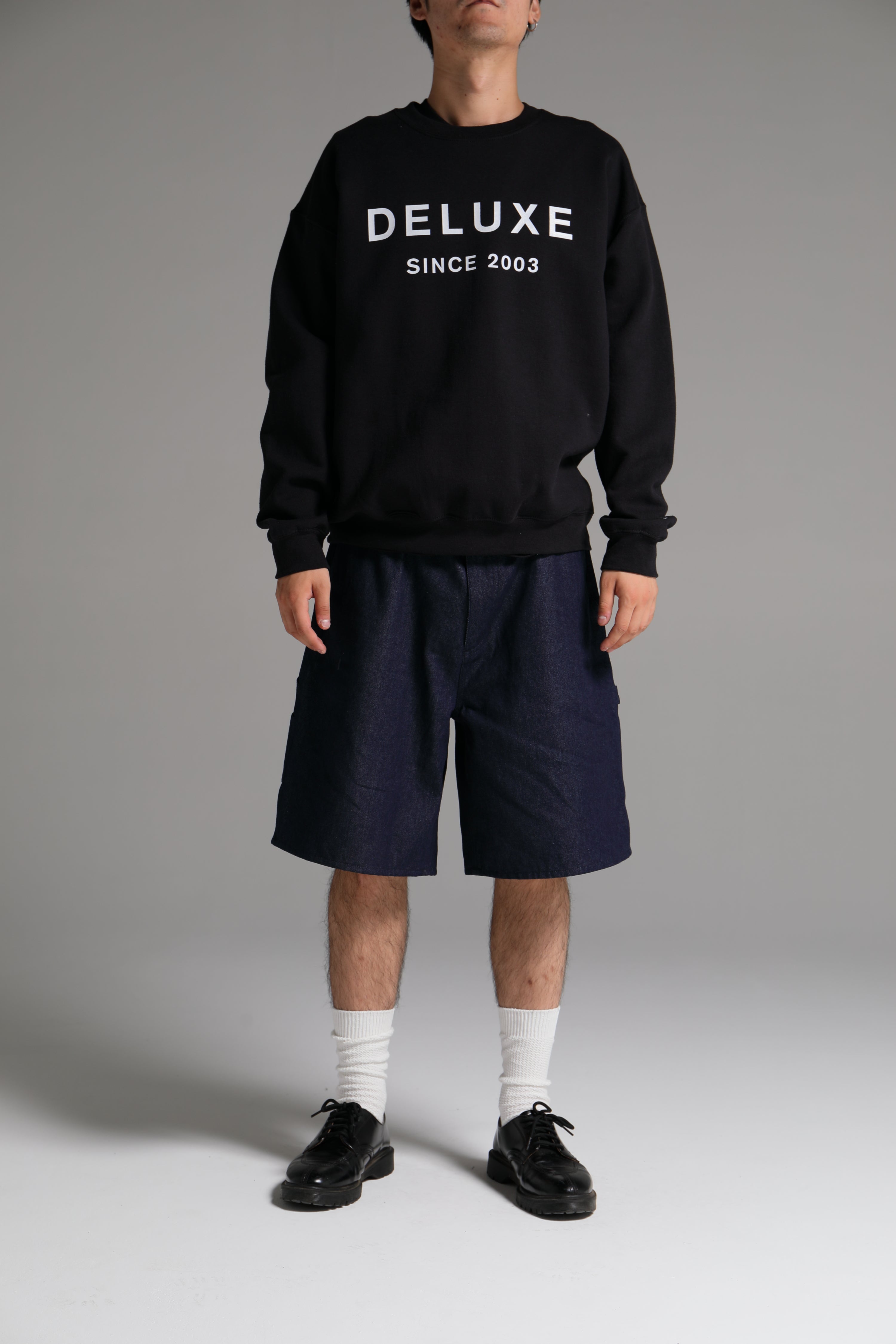 DELUXE LOGO CREW BLACK – DELUXE2003