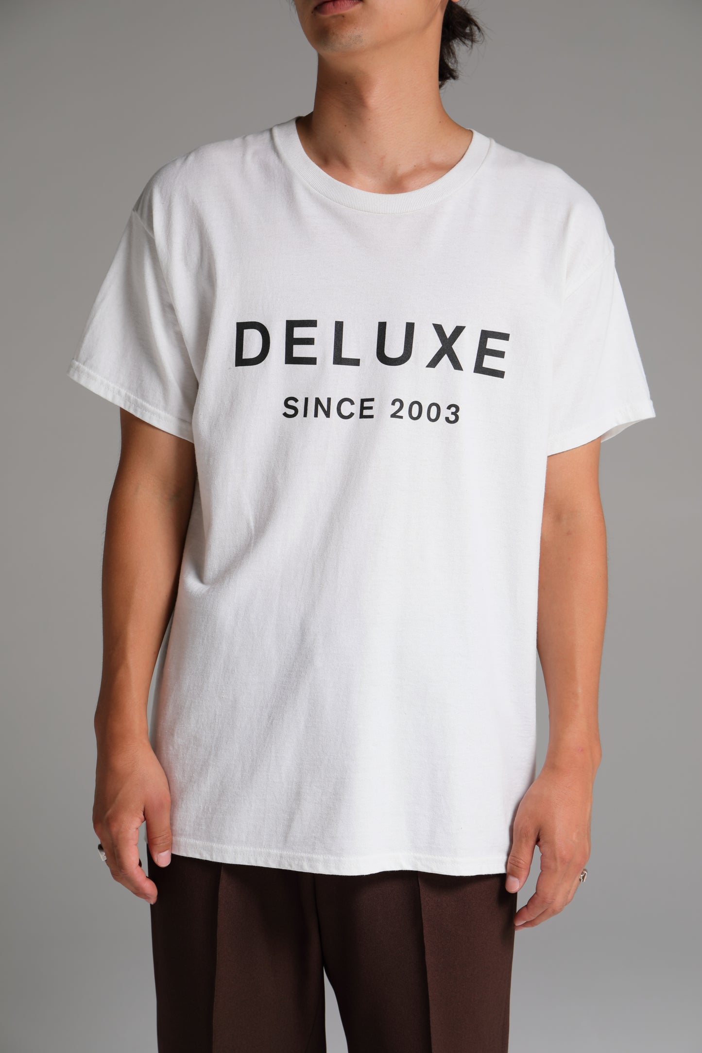 DELUXE LOGO TEE　WHITE