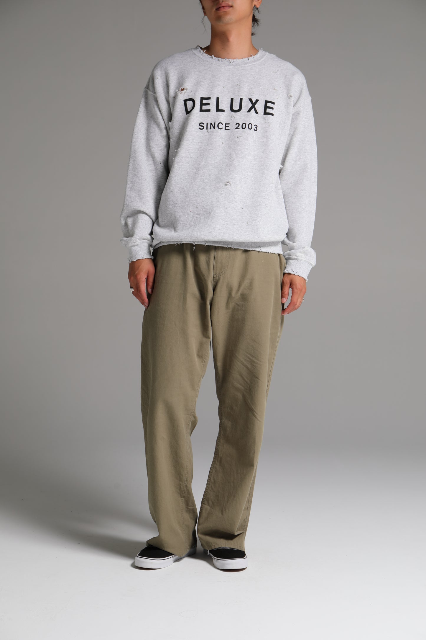 DELUXE LOGO SAVAGE CREW GRAY