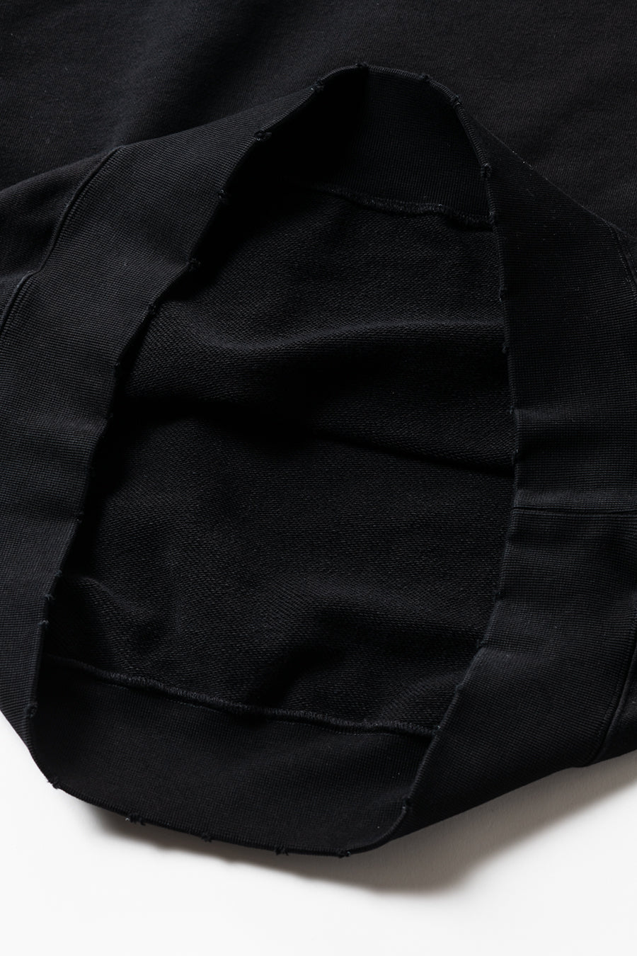 DELUXE x TIGHTBOOTH DAMAGE CREW SWEAT BLACK