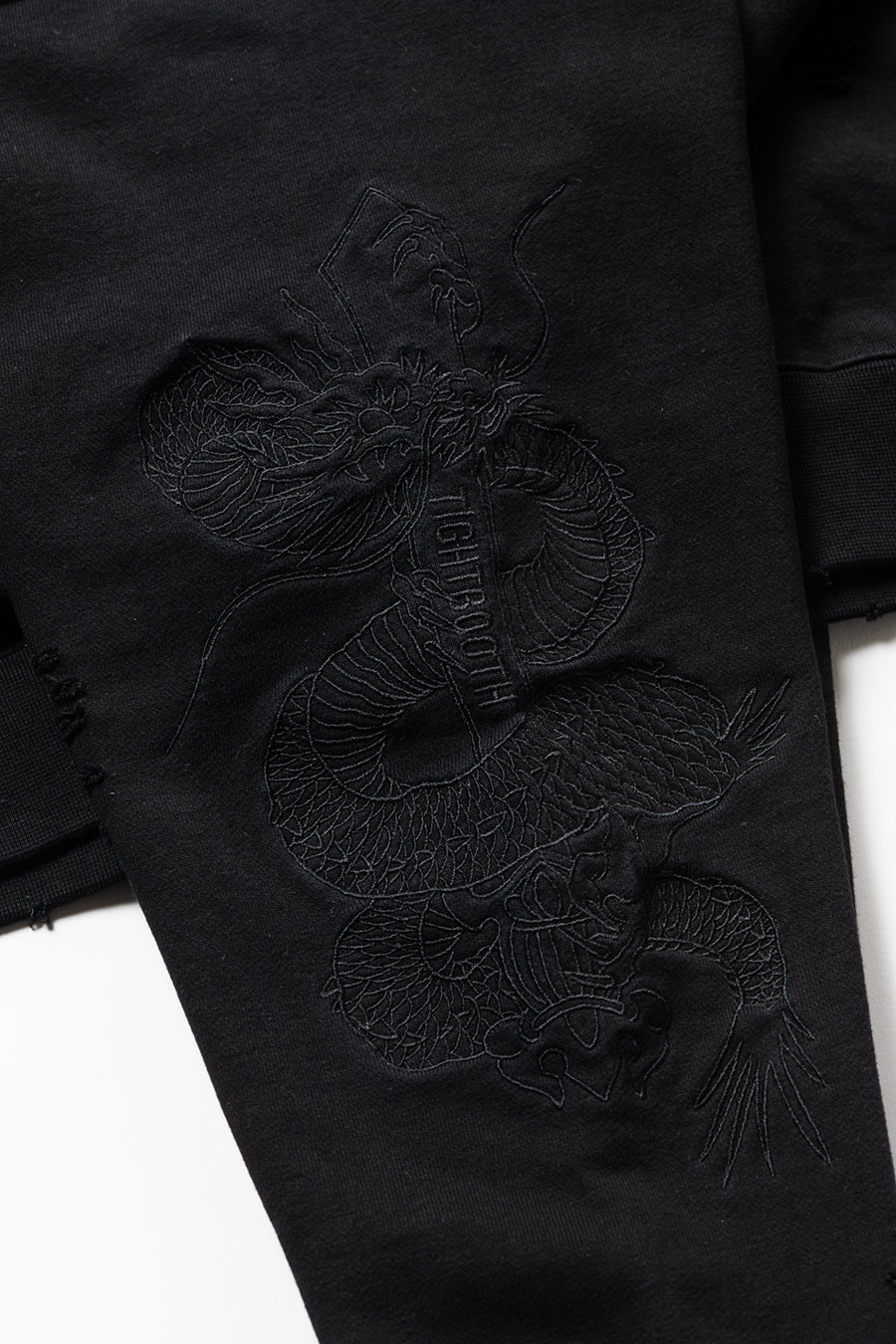 DELUXE x TIGHTBOOTH DAMAGE CREW SWEAT BLACK